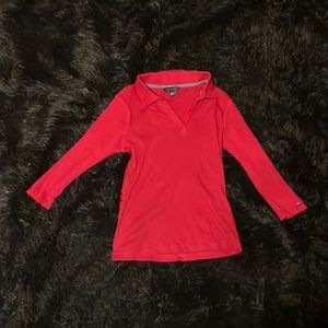 Red elbow sleeve collar with V neck.